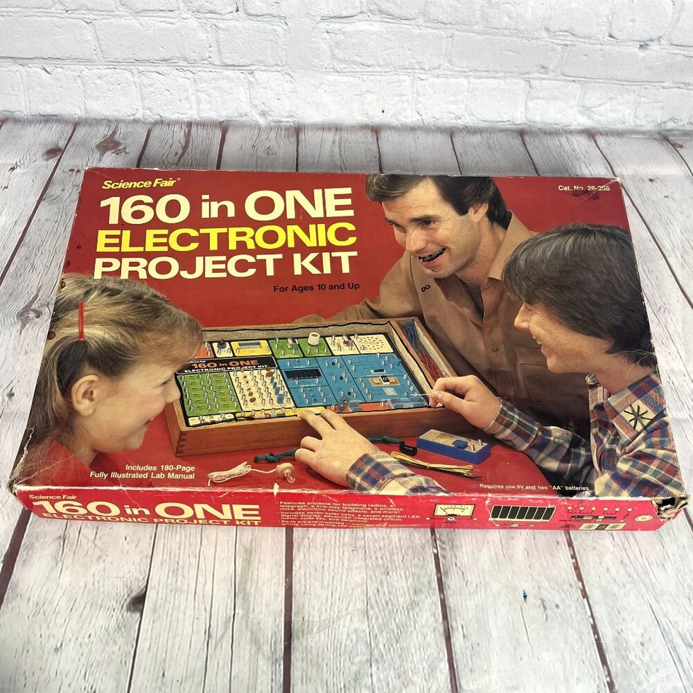 1982 Science Fair 160 in One Electronic Project Kit w Manual Radioshack